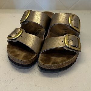Birkenstock women’s gold big buckle Arizona size 38